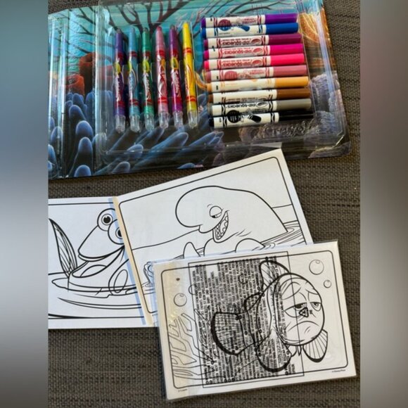 Crayola Finding Dory Art Kit Over 40 Pieces Markers Twistables Colour Kit Kids - Picture 3 of 9